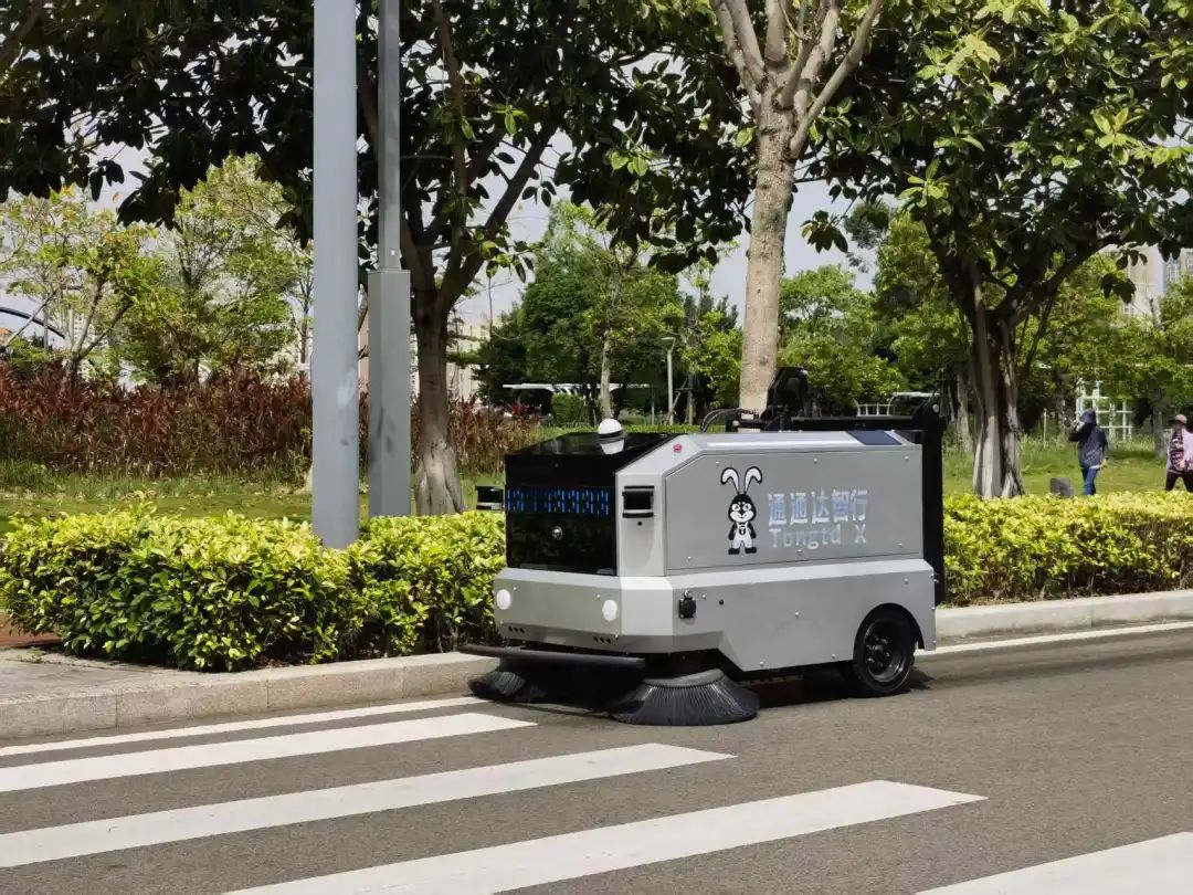 WUHOO！泉州市科技馆来了一位环卫机器人！(图6)